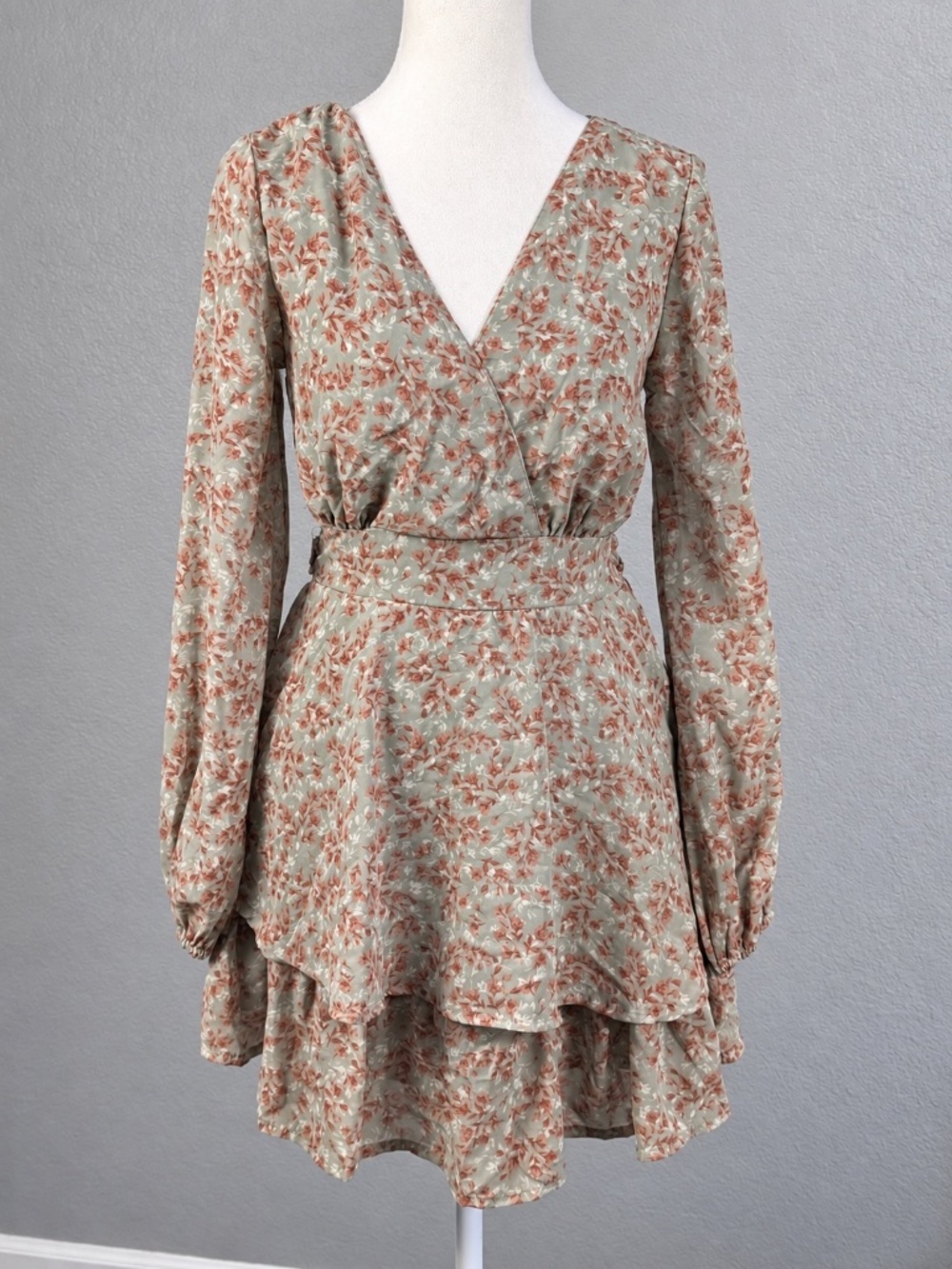 Japna Boho Sage Green Floral Ruffle Mini Dress Long Sleeve Tie Waist Size Small - Picture 2 of 8
